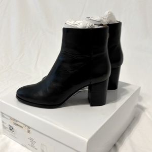 &Other Stories O-ring zip Leather Ankle boots in black size 8